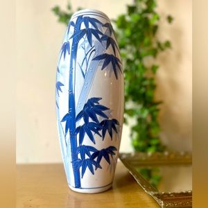 Vintage Chinoiserie Blue and White Porcelain Jar Vase Bamboo Motif